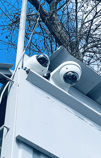cameras surveillance 332x520